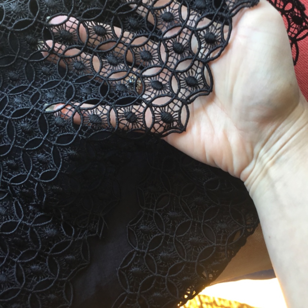 Zara women small black top with zip on back, crochet/mesh overlay. Pre owned - Picture 7 of 9